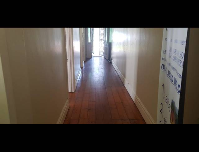 736M² OFFICE FOR SALE IN GLENWOOD